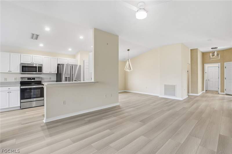 3 bedroom SingleFamilyResidence at 10055 Oakhurst Way, Oakhurst, Fort Myers — photo 5