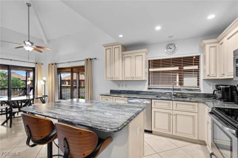 1811 Olde Middle Gulf Dr 14, Sanibel FL - photo 11 of 50