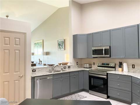 3060 Horizon Ln 1404, Naples FL - photo 6 of 40