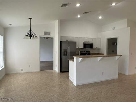 122 NW 15th Ter, Cape Coral FL - photo 11 of 42