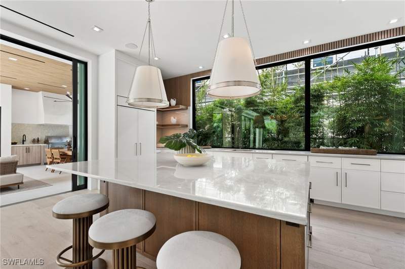 5 bedroom SingleFamilyResidence at 273 10th Ave S, Olde Naples, Naples — photo 5