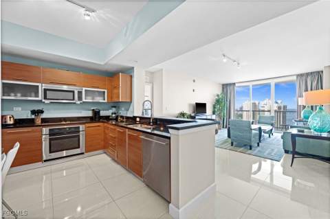 3000 Oasis Grand Blvd 2402, Fort Myers FL - photo 17 of 36