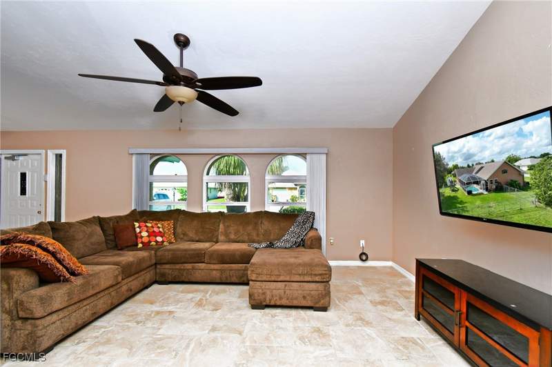 4 bedroom SingleFamilyResidence at 622 Weston Rd, Amberwood Estates Replat, Lehigh Acres — photo 4