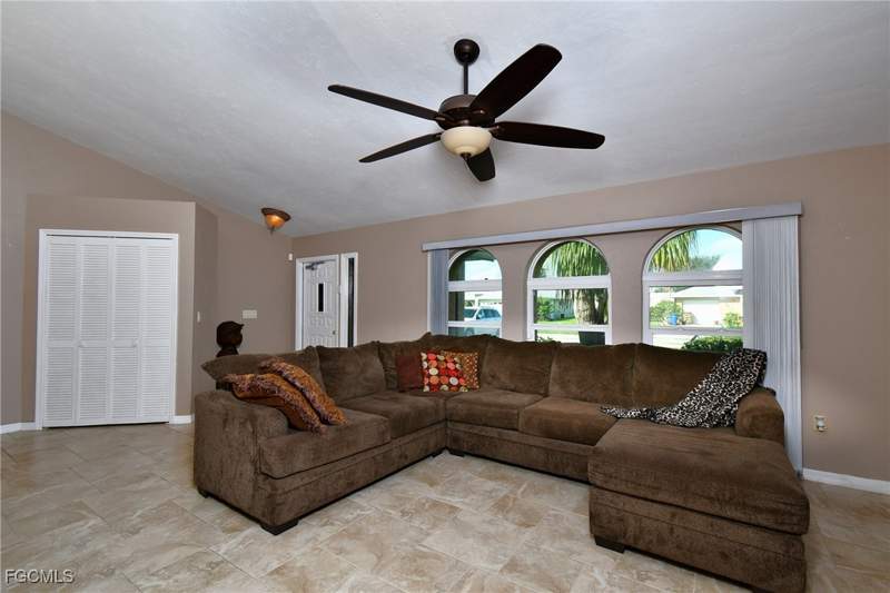4 bedroom SingleFamilyResidence at 622 Weston Rd, Amberwood Estates Replat, Lehigh Acres — photo 5