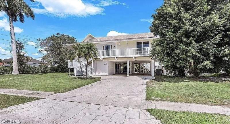 3 bedroom SingleFamilyResidence at 1800 Woodbine Ct, Marco Beach, Marco Island — photo 3