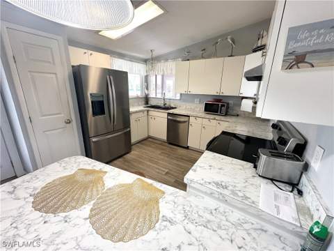 17511 Bryan Ct, Fort Myers Beach FL - photo 7 of 20