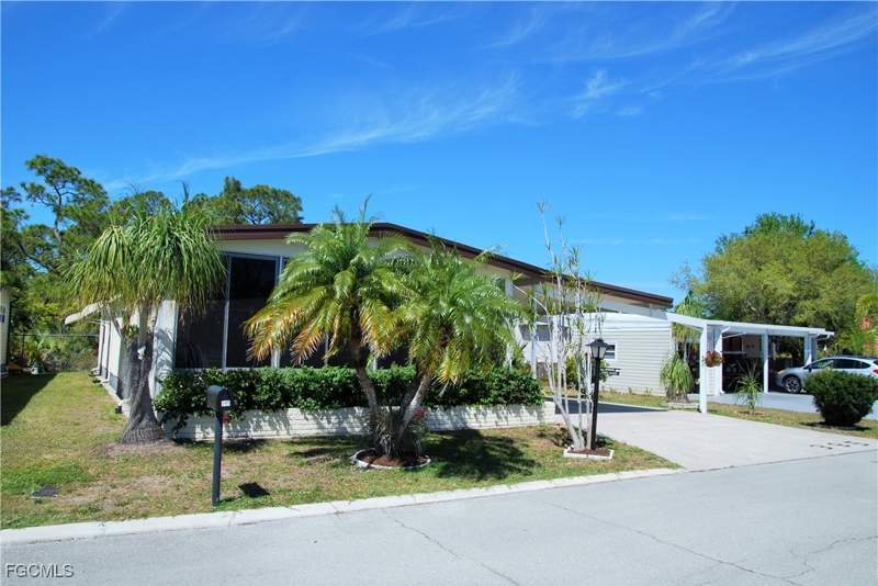 2 bedroom ManufacturedHome at 395 Snead Dr, Six Lakes Country Club, North Fort Myers — photo 3