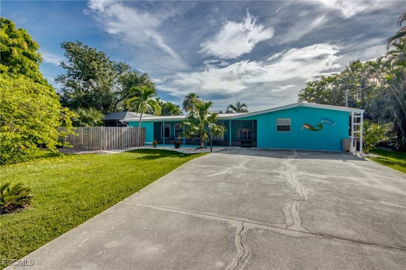 3 bedroom SingleFamilyResidence at 2660 Date ST, ST JAMES CITY, St James City — photo 2