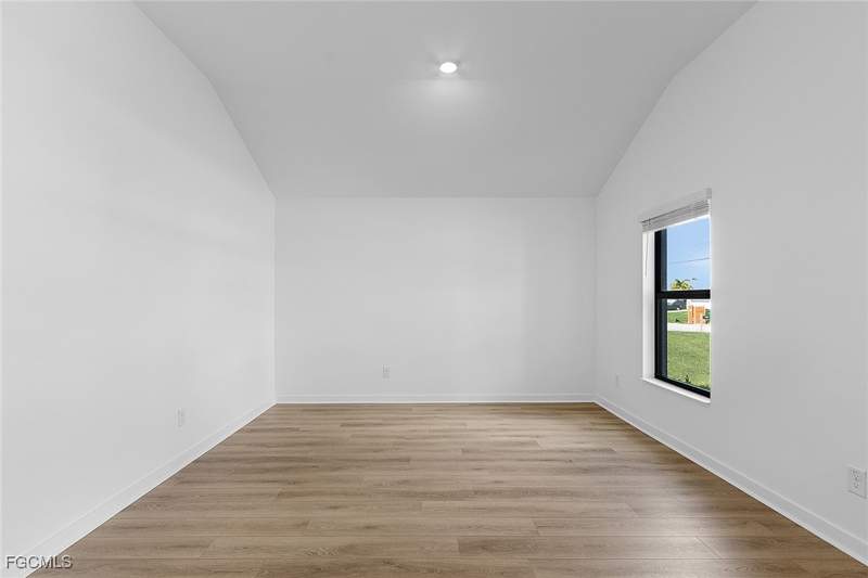 3 bedroom SingleFamilyResidence at 305 NW 21st St, Cape Coral, Cape Coral — photo 5