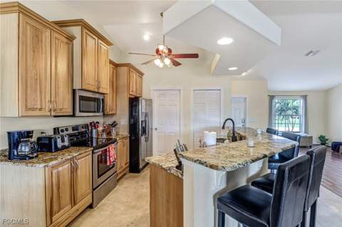 930 SW 37th Ter, Cape Coral FL - photo 14 of 28