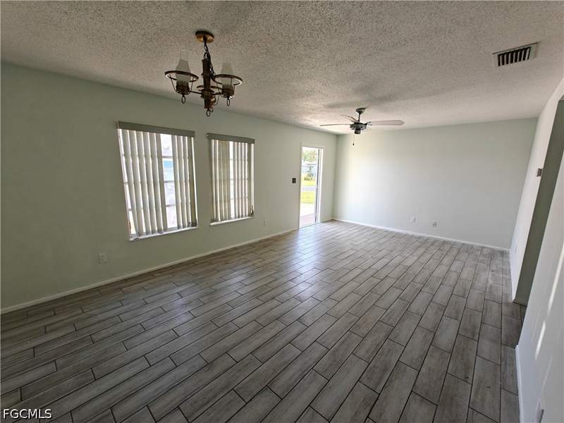 2 bedroom Attached at 26 Temple Ct, Orange Grove Park, Lehigh Acres — photo 4