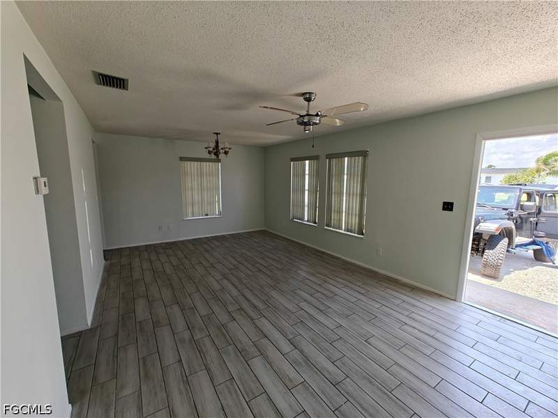 2 bedroom Attached at 26 Temple Ct, Orange Grove Park, Lehigh Acres — photo 5