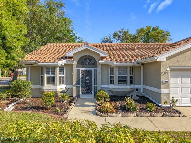 2 bedroom SingleFamilyResidence at 2001 Corona Del Sire Dr, Del Vera Country Club, North Fort Myers — photo 2
