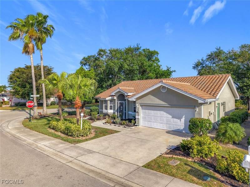2 bedroom SingleFamilyResidence at 2001 Corona Del Sire Dr, Del Vera Country Club, North Fort Myers — photo 3