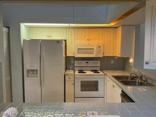 3 bedroom Townhouse at 4190 Jace Ct, Village On Golden Pond, Estero — photo 2