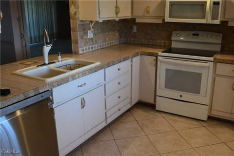 1003 SW 47th Ter 201, Cape Coral FL - photo 12 of 38