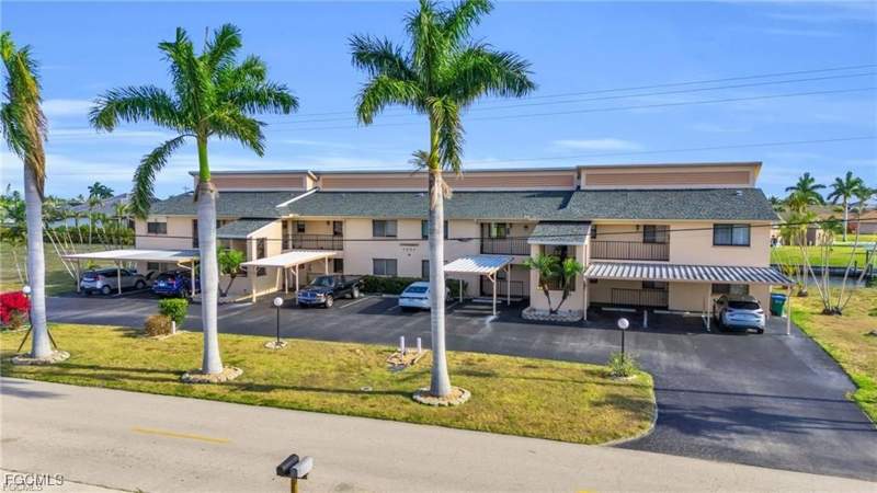 2 bedroom Condominium at 1003 SW 47th Ter 201, Linderhof Condo, Cape Coral — photo 4