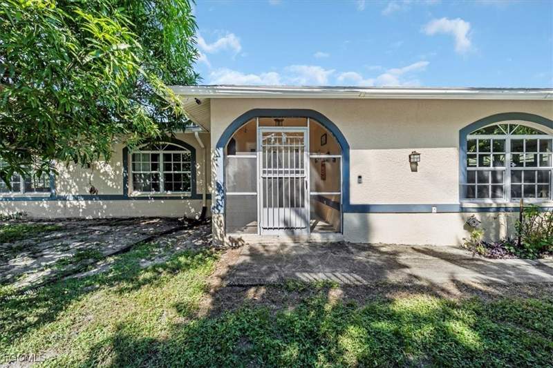 4 bedroom SingleFamilyResidence at 2831 White Blvd, Golden Gate Estates, Naples — photo 4