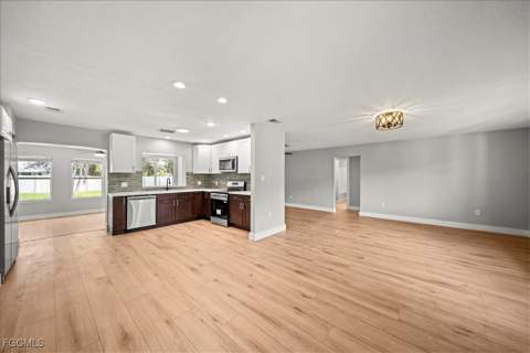 17042 Wayzata Ct, North Fort Myers FL - photo 7 of 38
