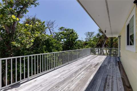 645 Oliva St, Sanibel FL - photo 10 of 35