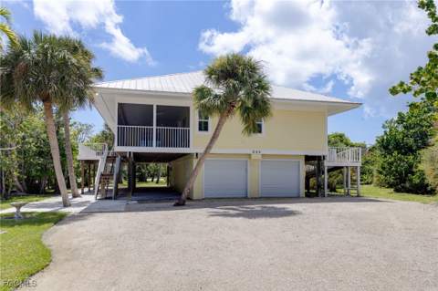 645 Oliva St, Sanibel FL - photo 6 of 35