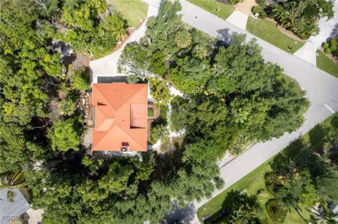 1345 Junonia St, Sanibel FL - photo 23 of 27