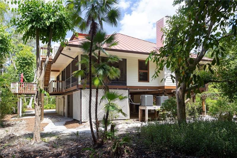 2 bedroom SingleFamilyResidence at 1345 Junonia St, Bayshore Village, Sanibel — photo 3