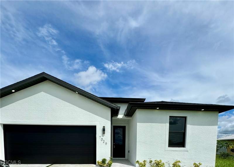 4 bedroom SingleFamilyResidence at 7029 Palpano Cir, Port Labelle, Labelle — photo 4