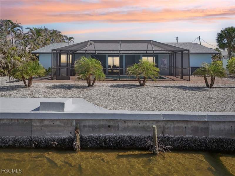 3 bedroom SingleFamilyResidence at 301 Seminole Way, El Sol, Fort Myers Beach — photo 2