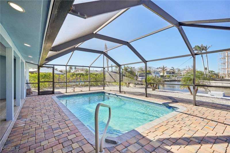 3 bedroom SingleFamilyResidence at 301 Seminole Way, El Sol, Fort Myers Beach — photo 4