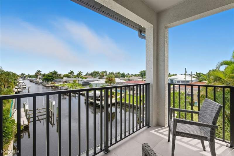 5 bedroom SingleFamilyResidence at 802 El Dorado Pkwy E, Cape Coral, Cape Coral — photo 3