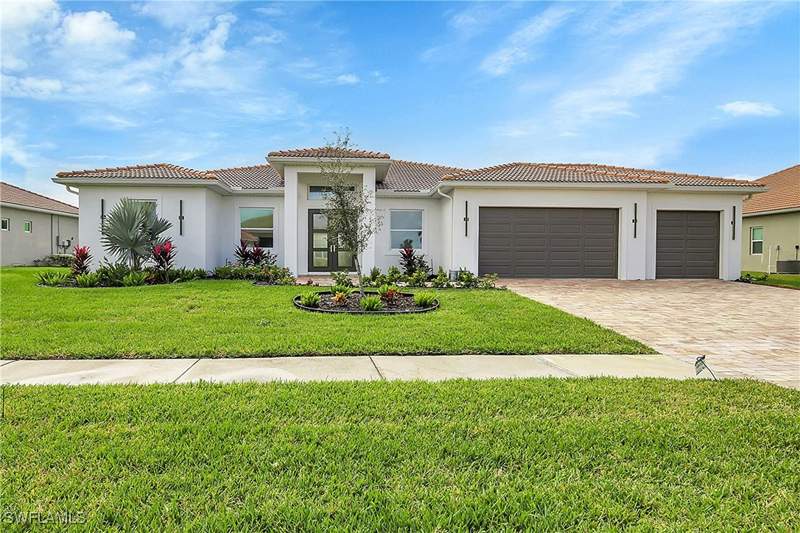 4 bedroom SingleFamilyResidence at 18716 Ensenada Dr, Royal Palm Golf Estates, Naples — photo 2