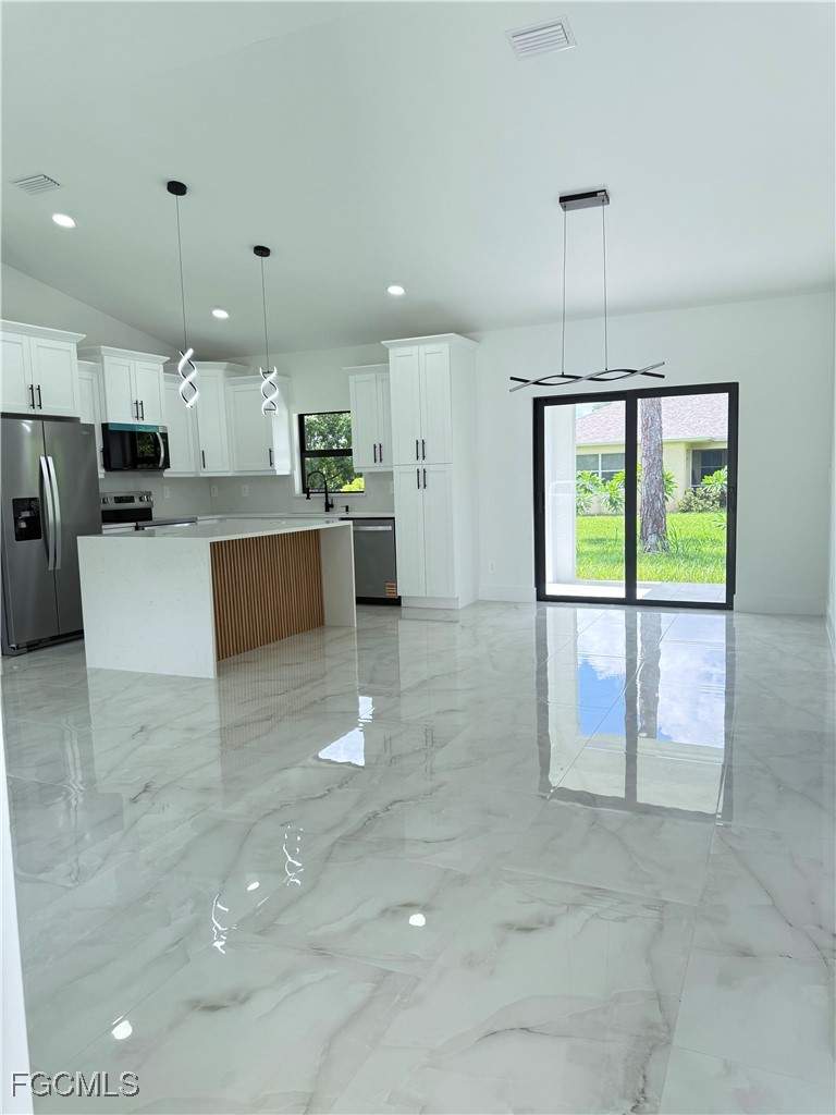 3 bedroom SingleFamilyResidence at 817 Coffield Ave, Lehigh Acres, Lehigh Acres — photo 3