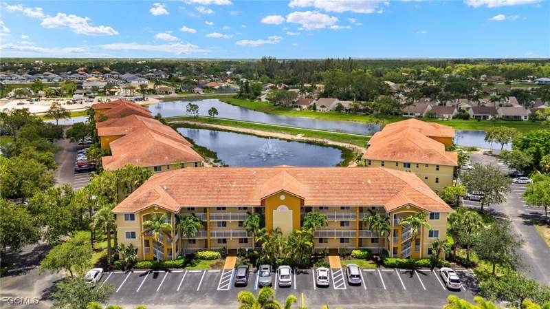 2 bedroom Condominium at 10010 Maddox Ln 316, Lakeside Hideaway, Bonita Springs — photo 2
