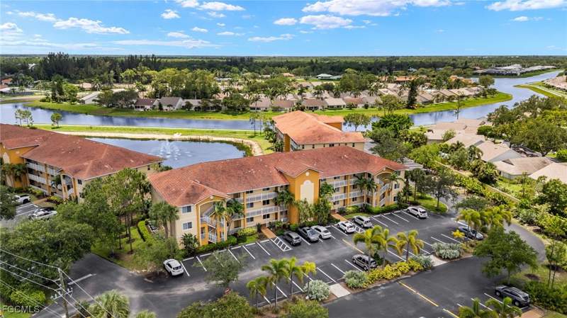 2 bedroom Condominium at 10010 Maddox Ln 316, Lakeside Hideaway, Bonita Springs — photo 3