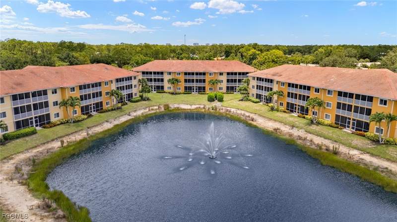 2 bedroom Condominium at 10010 Maddox Ln 316, Lakeside Hideaway, Bonita Springs — photo 5