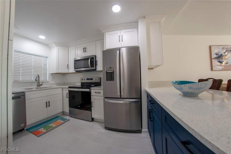 2 bedroom Condominium at 16007 Davis Rd 613, Davis Lake Condo, Fort Myers — photo 3