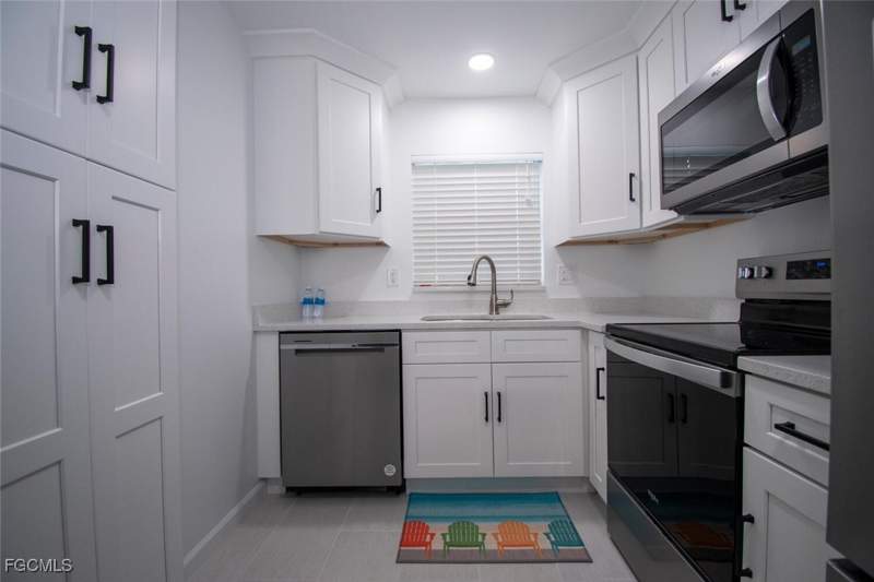 2 bedroom Condominium at 16007 Davis Rd 613, Davis Lake Condo, Fort Myers — photo 4