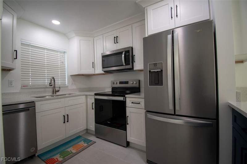 2 bedroom Condominium at 16007 Davis Rd 613, Davis Lake Condo, Fort Myers — photo 5