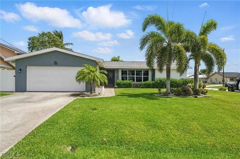 3 bedroom SingleFamilyResidence at 2941 SE 10th Pl, Cape Coral, Cape Coral — photo 2