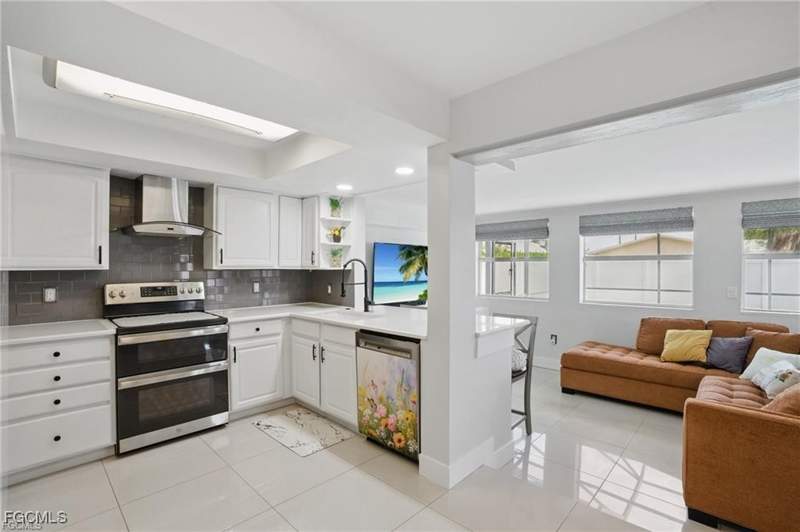 3 bedroom SingleFamilyResidence at 2941 SE 10th Pl, Cape Coral, Cape Coral — photo 4