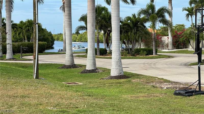 4 bedroom SingleFamilyResidence at 2824 SW 42nd Ln, Cape Coral, Cape Coral — photo 5