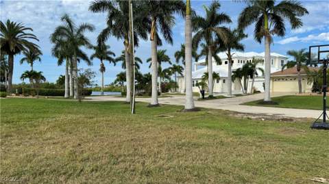 2824 SW 42nd Ln, Cape Coral FL - photo 6 of 17