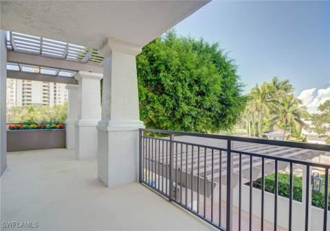 445 Cove Towers Dr 304, Naples FL - photo 12 of 33