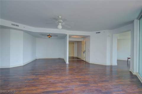 445 Cove Towers Dr 304, Naples FL - photo 16 of 33