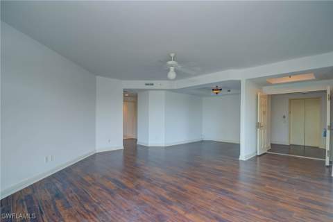 445 Cove Towers Dr 304, Naples FL - photo 17 of 33