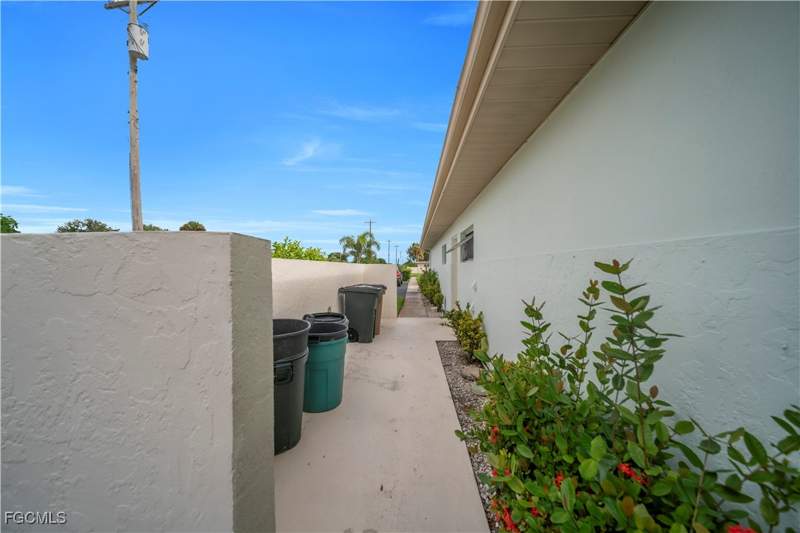 1 bedroom Attached at 730 Joel Blvd, Beach Club Colony Condo, Lehigh Acres — photo 4