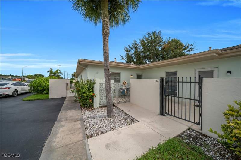1 bedroom Attached at 730 Joel Blvd, Beach Club Colony Condo, Lehigh Acres — photo 5