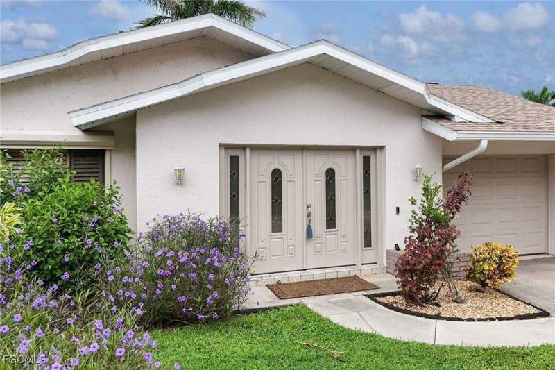 3 bedroom Attached at 11617 Quail Run Dr, Flamingo Village, Fort Myers — photo 2