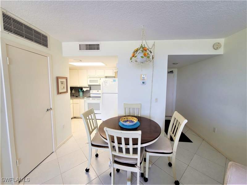 1 bedroom Condominium at 180 Seaview Ct 714, Tradewinds Apts Of Marco Island, Marco Island — photo 2